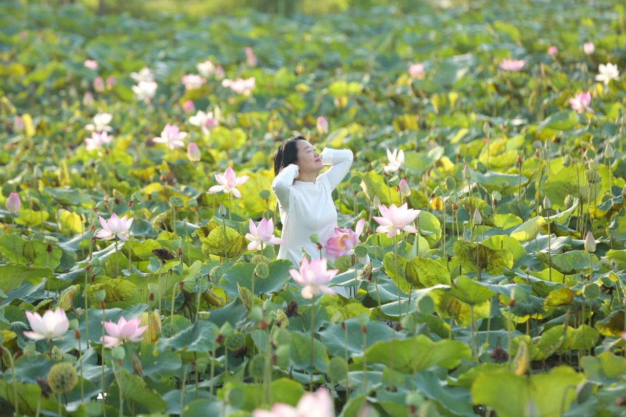 Lotus Hotel Ниньбинь Экстерьер фото